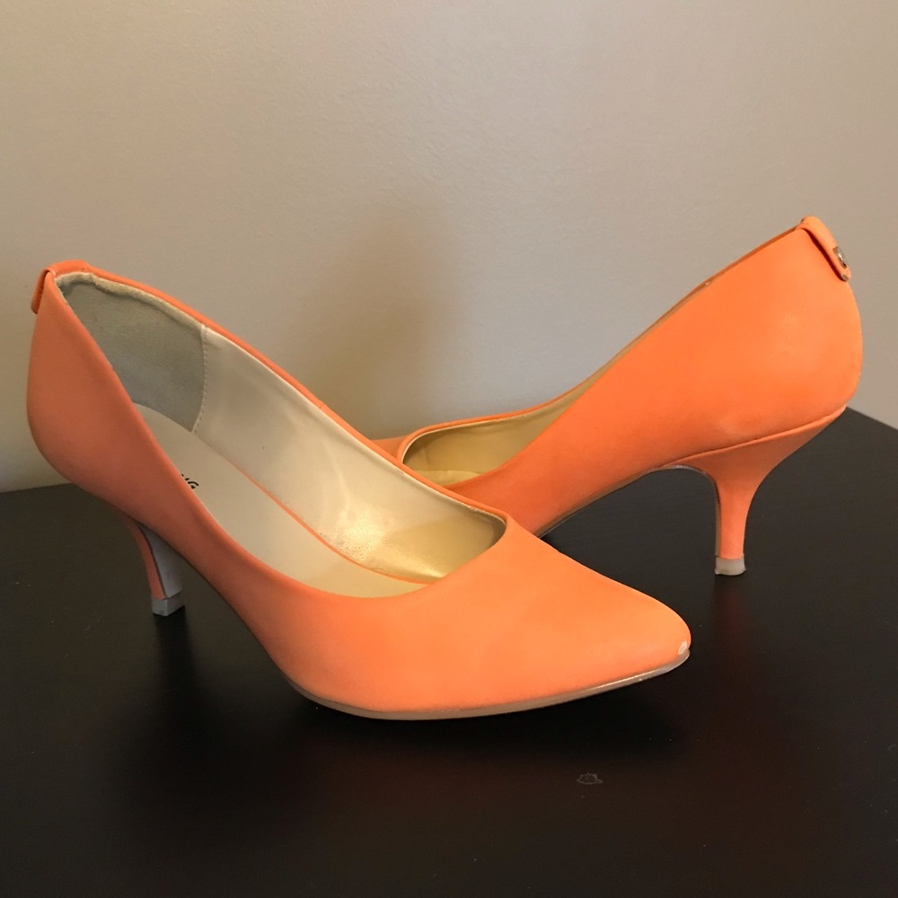 Apricot kitten heel pump